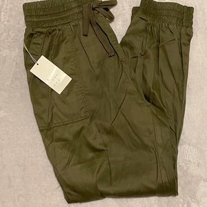 Army Green Cargo Pants with Cuffed Legs and Pockets